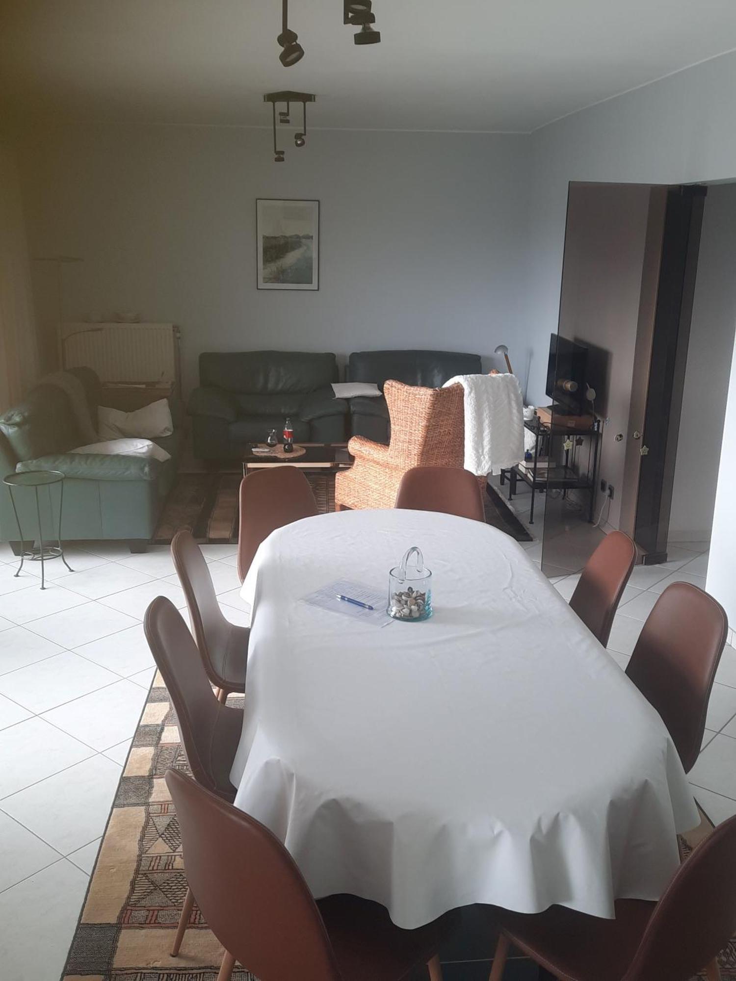 Cosy 3 Bedroom Near The T112 *